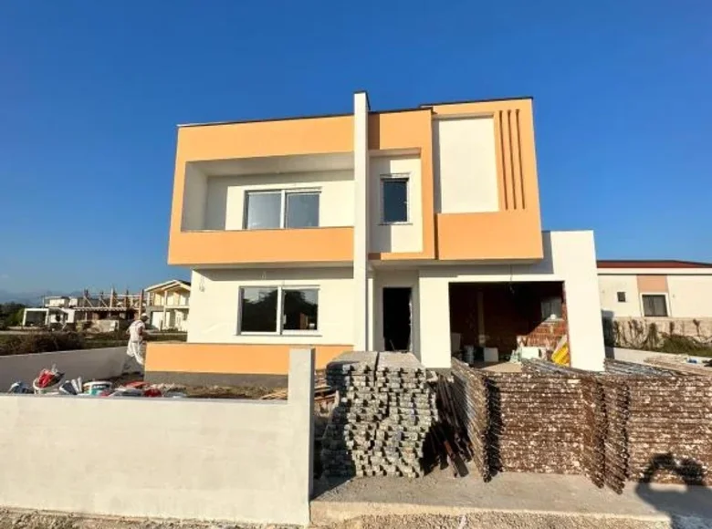 Casa 4 habitaciones 260 m² Donji Stoj Shtoji i Poshtem, Montenegro