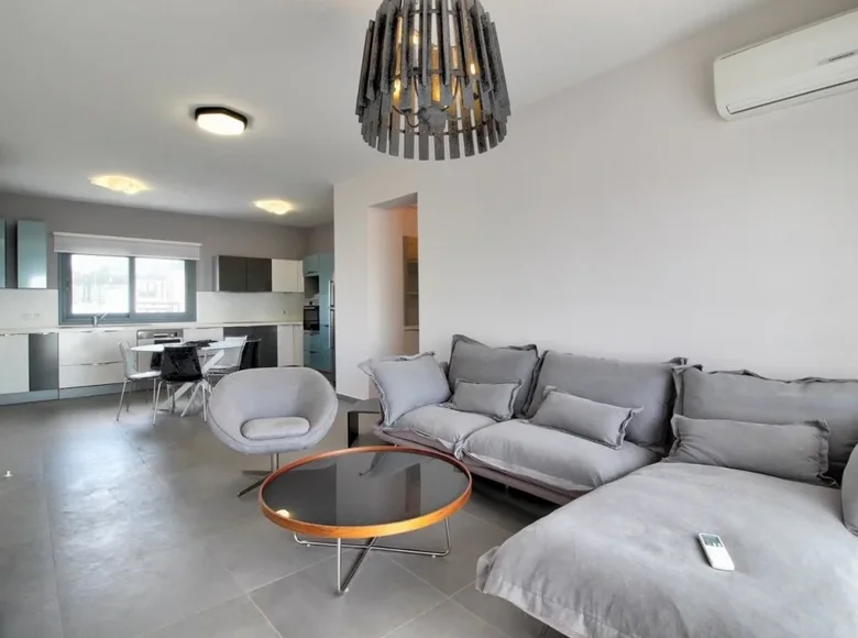Mieszkanie 3 pokoi 128 m² Koinoteta Mouttagiakas, Cypr
