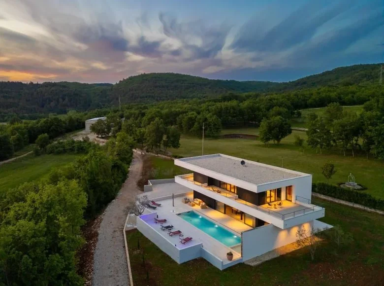 3 bedroom villa 682 m², All countries