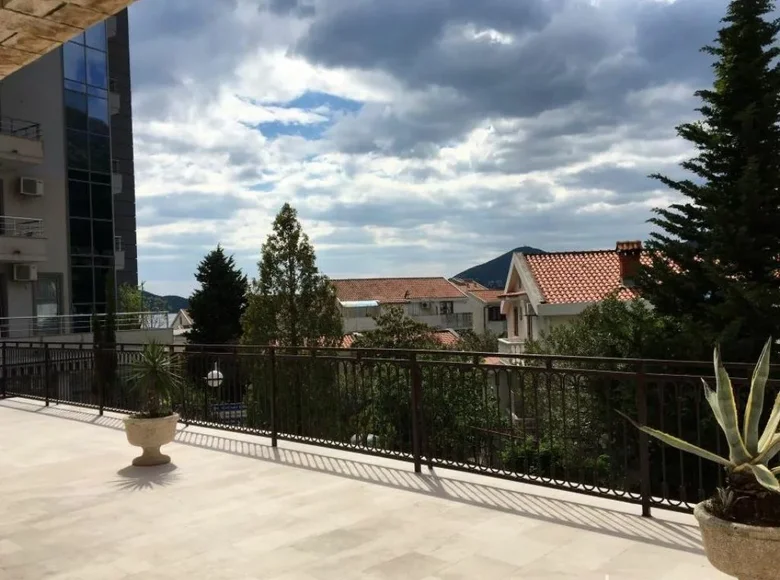 Hotel 360 m² in Becici, Montenegro
