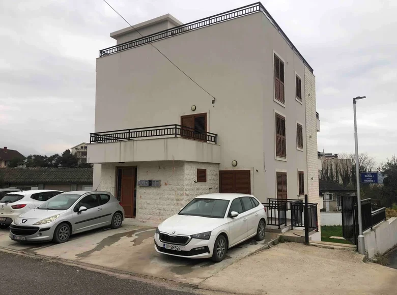 Квартира 4 комнаты 107 м² Тиват, Черногория