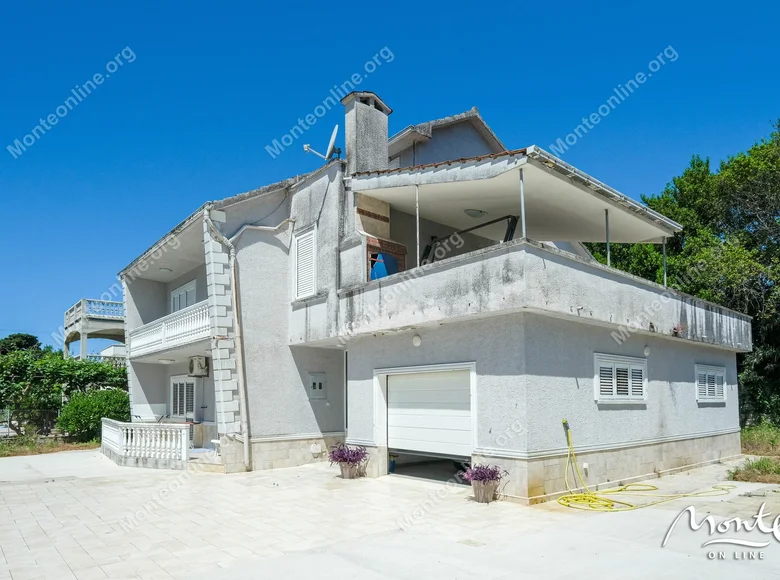 Инвестиционная 300 м² Тиват, Черногория