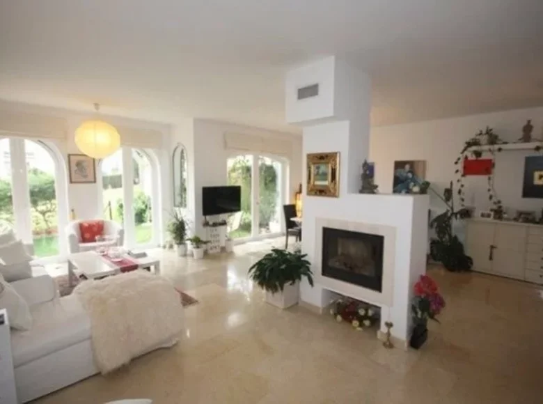 Maison de ville 4 chambres 240 m², France