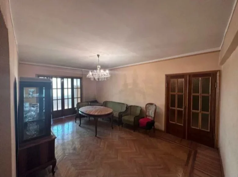 Kvartira 4 xonalar 120 m² Toshkentda