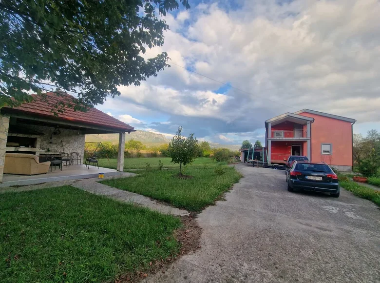 Haus 4 Schlafzimmer  Gemeinde Danilovgrad, Montenegro