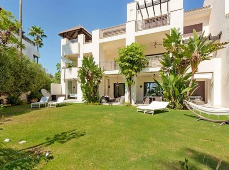 5 bedroom apartment 210 m² Estepona, Spain