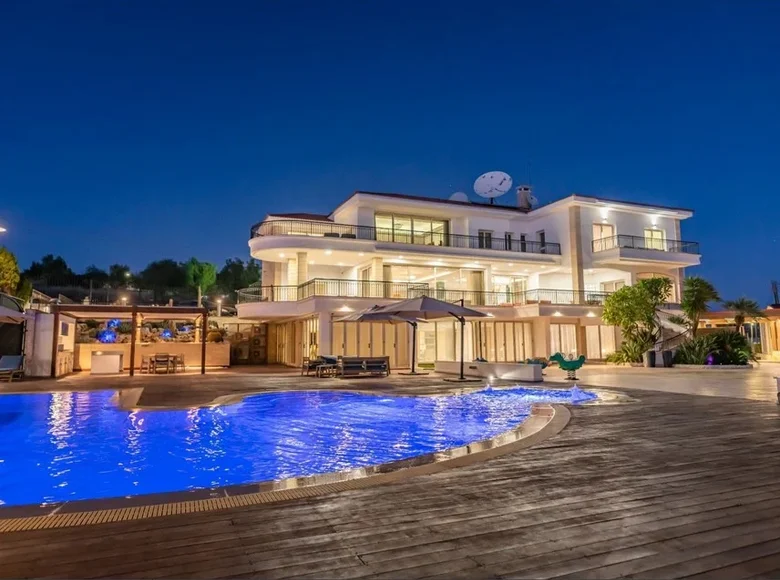 9 bedroom house 1 054 m² Germasogeia, Cyprus