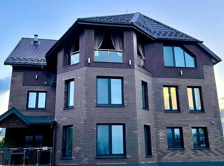 House 690 m² Tarasava, Belarus