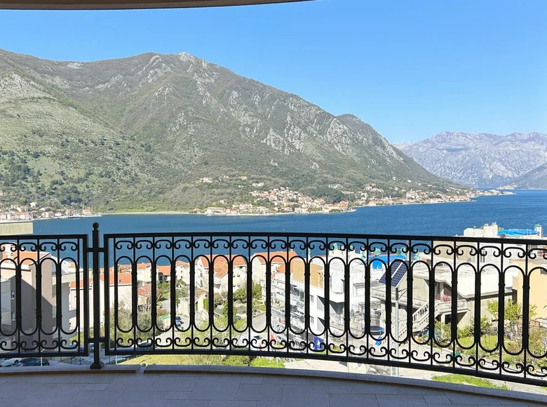 Appartement 3 chambres 106 m² Dobrota, Monténégro