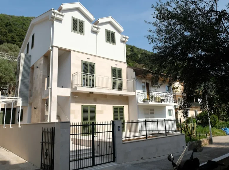 Wohnung 4 Schlafzimmer 256 m² Budva, Montenegro