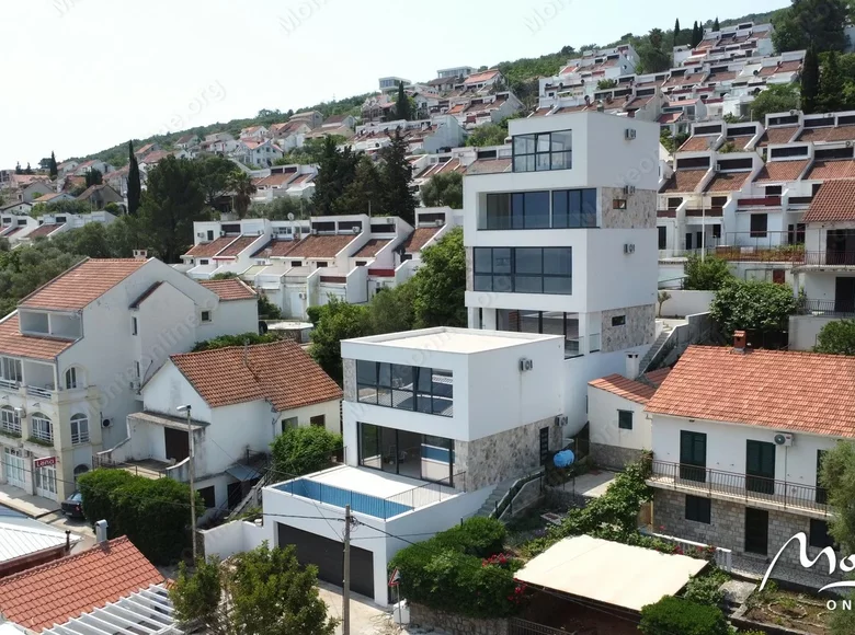 Villa de 4 dormitorios 315 m² Krasici, Montenegro