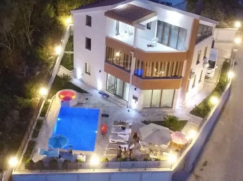 House 10 bedrooms 300 m² Topla, Montenegro