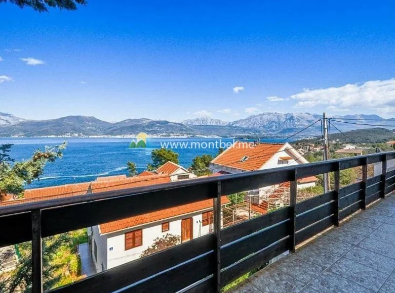 Villa de tres dormitorios 134 m² Krasici, Montenegro