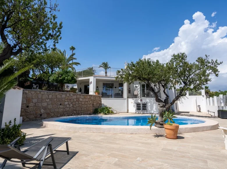 4 bedroom Villa 197 m² l Alfas del Pi, Spain