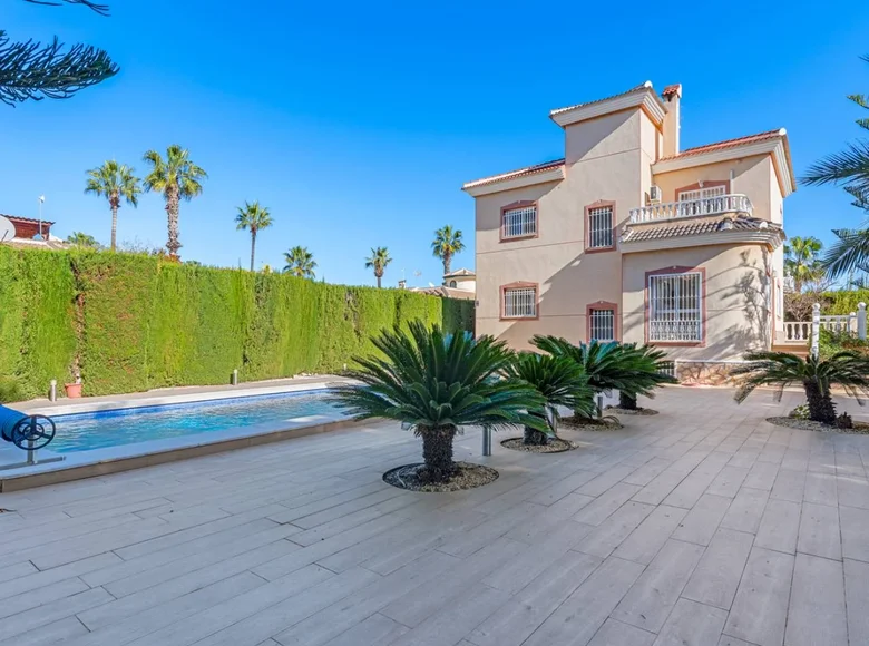 villa de 5 dormitorios 211 m² Urbanizacion Dona Pepa, Španjolska
