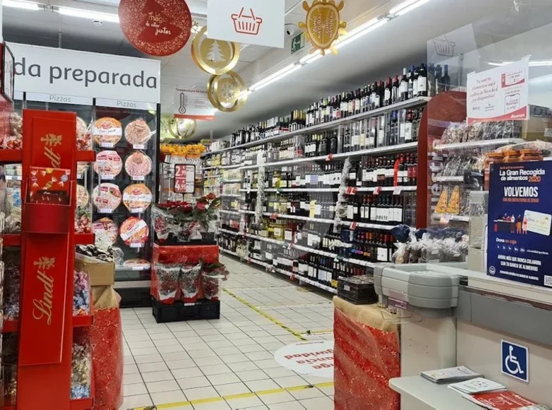 Tienda 864 m² en España, España