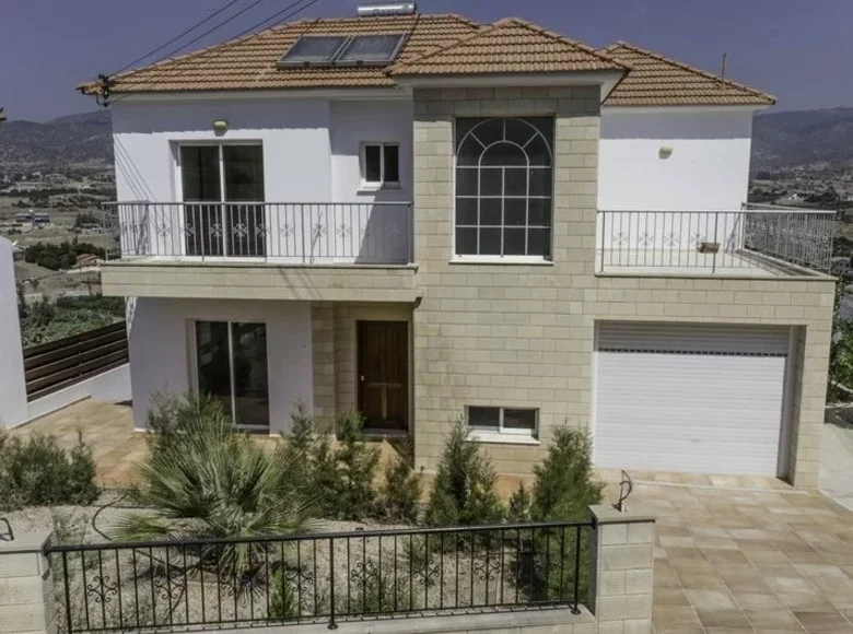 5 bedroom house 370 m² Parekklisia, Cyprus