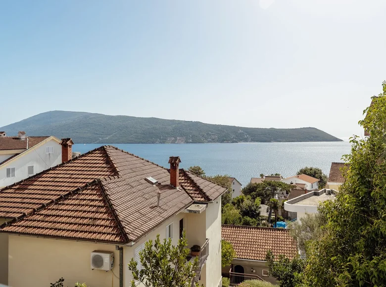 Квартира 4 комнаты 180 м² Херцег-Нови, Черногория