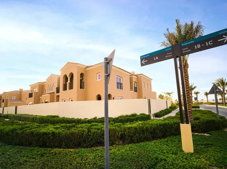 Villa de 4 dormitorios  Dubái, Emiratos Árabes Unidos