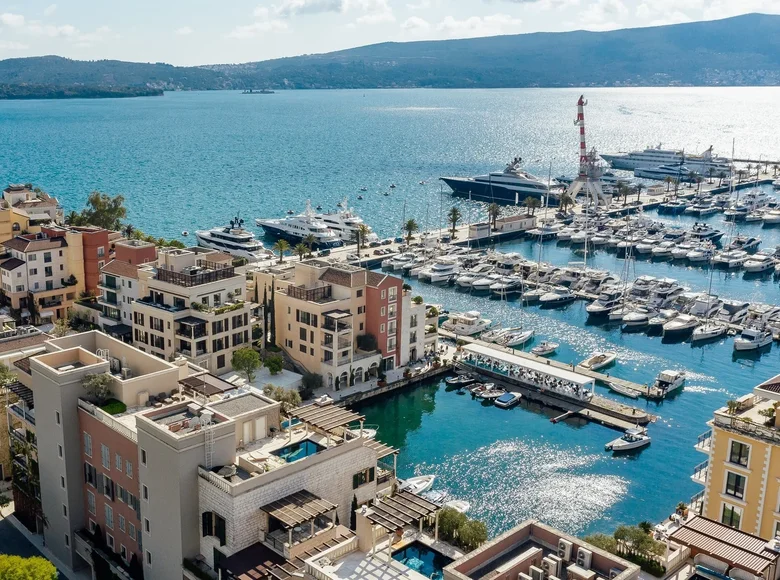 Apartamento 3 habitaciones 357 m² Tivat, Montenegro