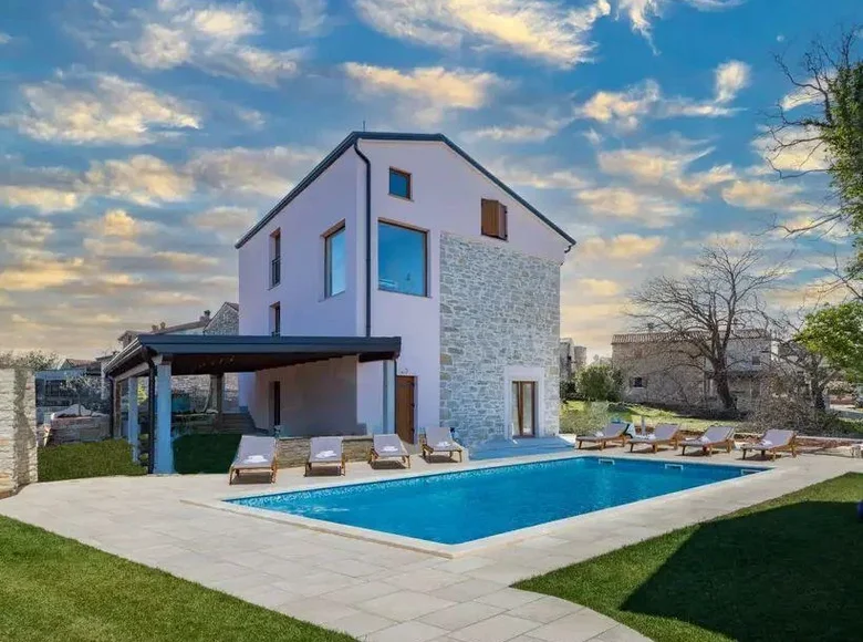 4-Schlafzimmer-Villa 240 m² Umag, Kroatien