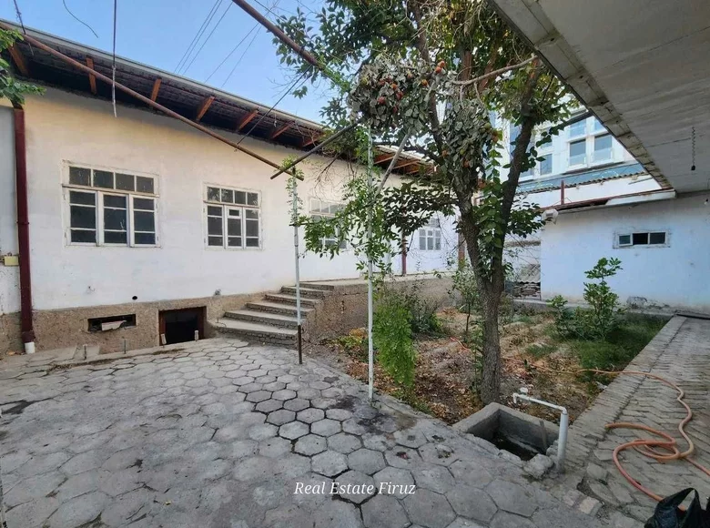 Uy 7 xonalar 580 m² Samarqandda