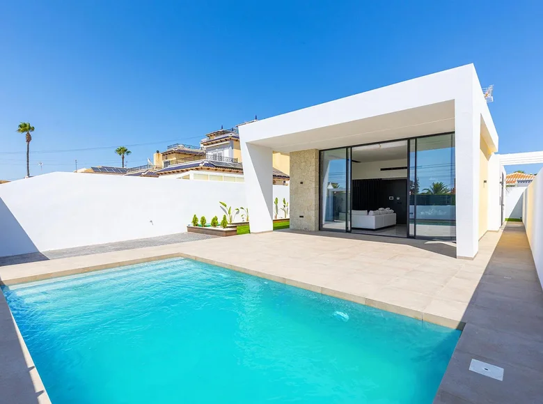 Villa de tres dormitorios 125 m² Torrevieja, Španjolska