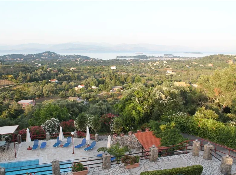 4 bedroom Villa 360 m² Gouvia, Greece