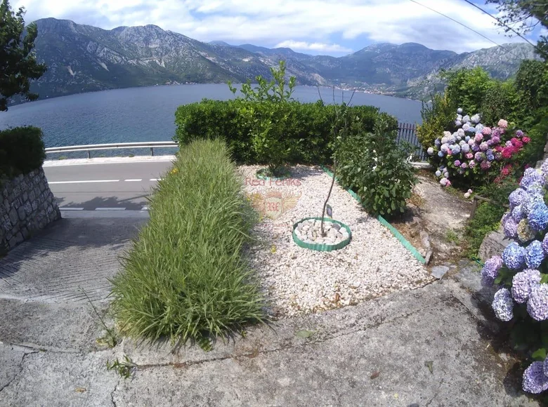 Casa 4 habitaciones 270 m² Kostanjica, Montenegro