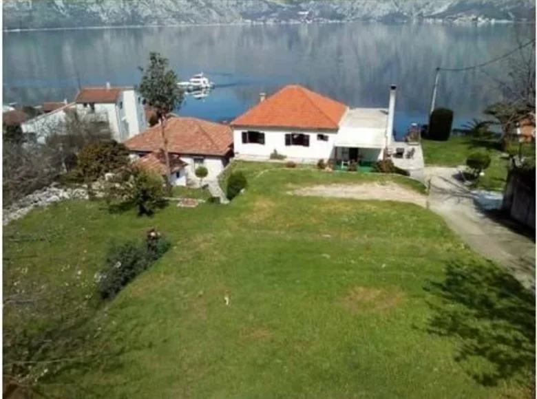 Grundstück 2 326 m² Kotor, Montenegro