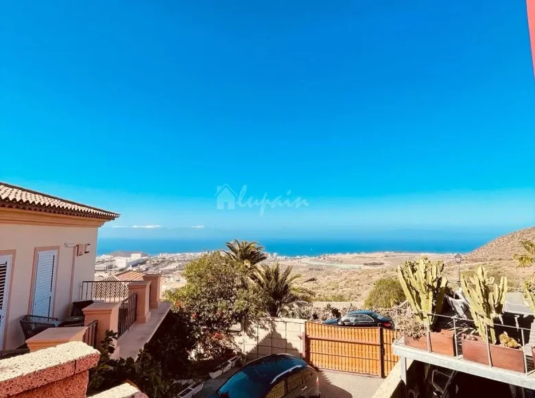 4 bedroom apartment 340 m² Arona, Spain
