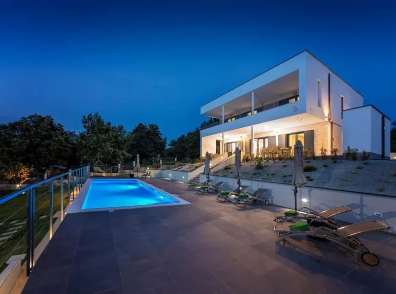 Villa de 4 dormitorios 315 m² Rabac, Croacia