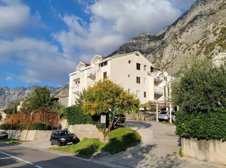 4 bedroom apartment 95 m² Dobrota, Montenegro