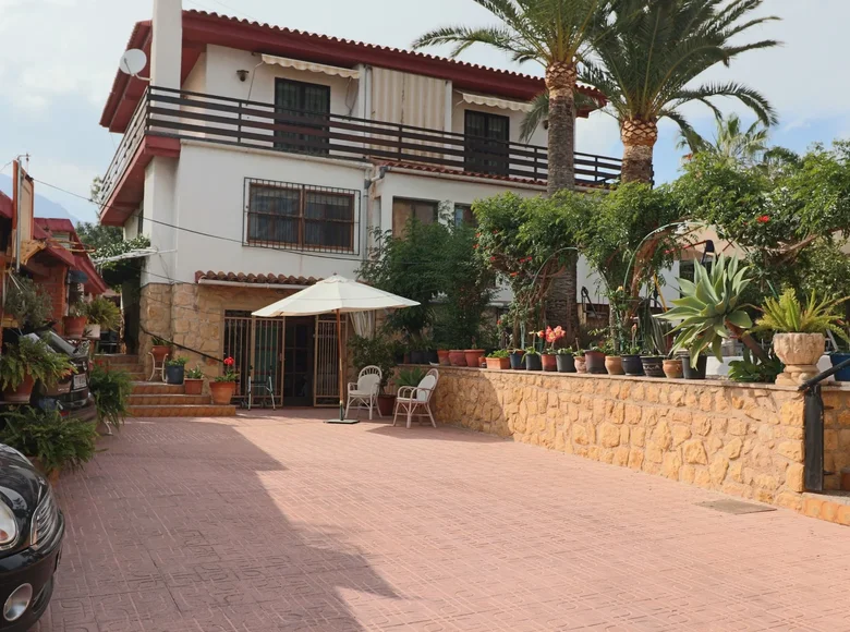 6-Schlafzimmer-Villa 380 m² la Nucia, Spanien