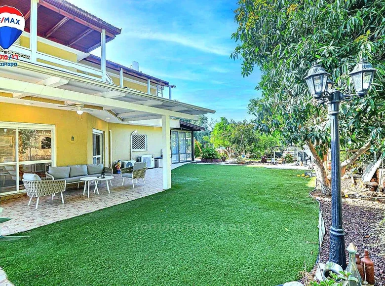 Cottage 7 rooms 180 m² Hadera, Israel