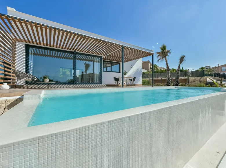 Villa de tres dormitorios 250 m² Finestrat, España