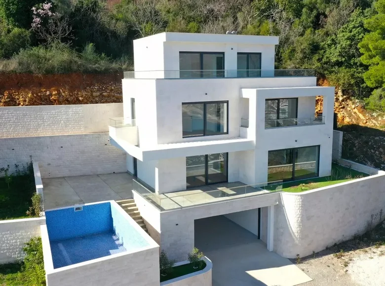 3 bedroom villa 184 m² Budva, Montenegro