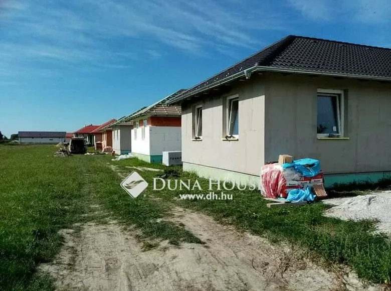 Apartment 91 m² Nagybajcs, Hungary