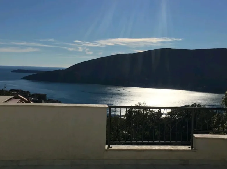 2 bedroom apartment 213 m² Trebesin, Montenegro