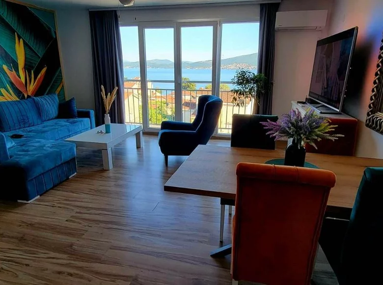 2 bedroom apartment 64 m² Baošići, Montenegro