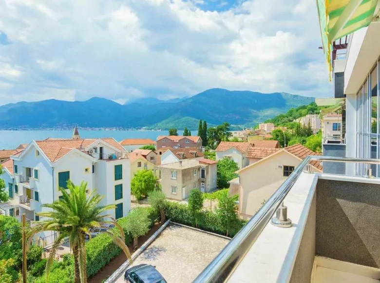 Mieszkanie 3 pokoi 100 m² Tivat, Czarnogóra