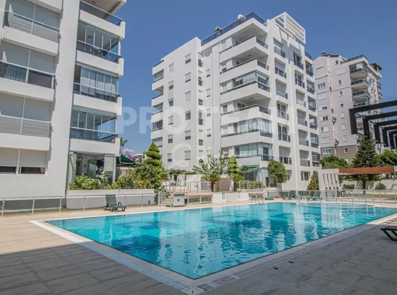 Mieszkanie 4 pokoi 160 m² Konyaalti, Turcja