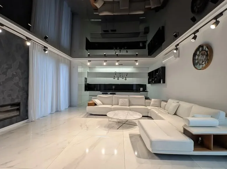 Haus 4 zimmer  Tiflis, Georgien