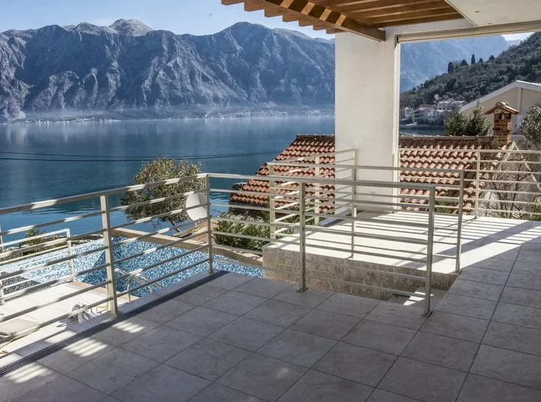 4 bedroom Villa 275 m² Kotor, Montenegro