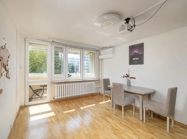 Mieszkanie 3 pokoi 56 m² Warszawa, Polska