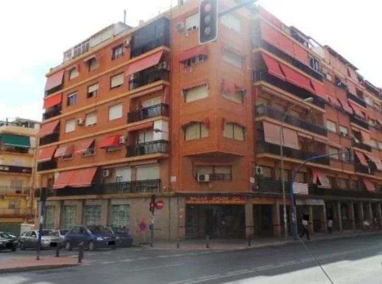 Mieszkanie 3 pokoi 85 m² Alicante, Hiszpania