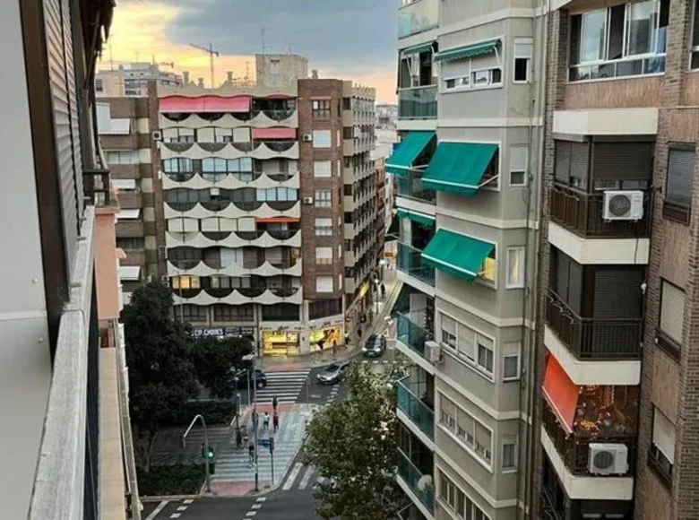 Apartment 140 m² Alicante, Spain