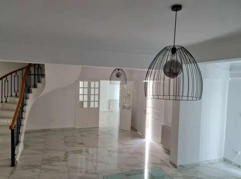 Maison 4 chambres 350 m² Aradíppou, Chypre