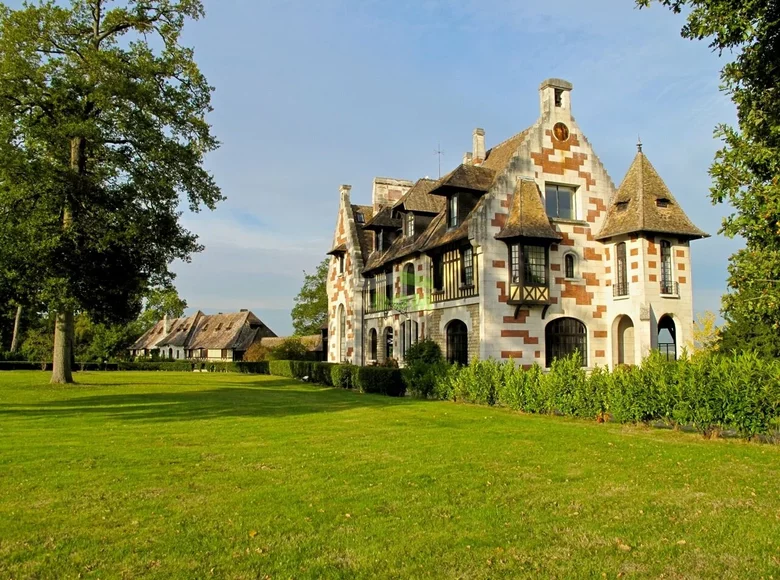 Castle 1 200 m² Chatou, France