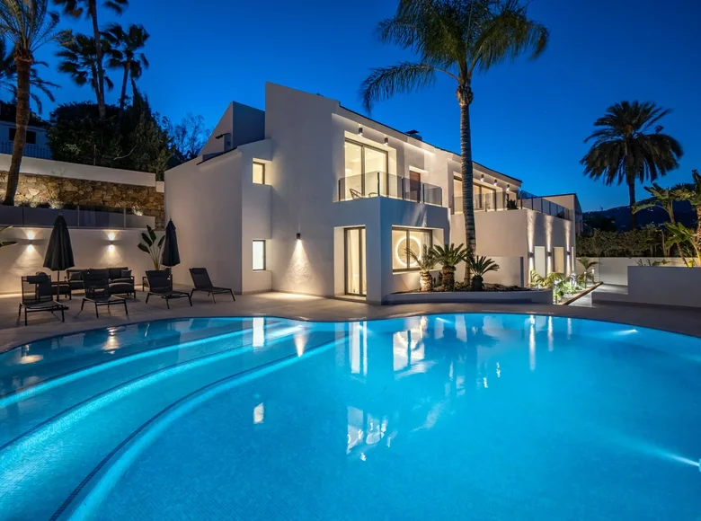 Villa de 4 dormitorios 415 m² Marbella, España